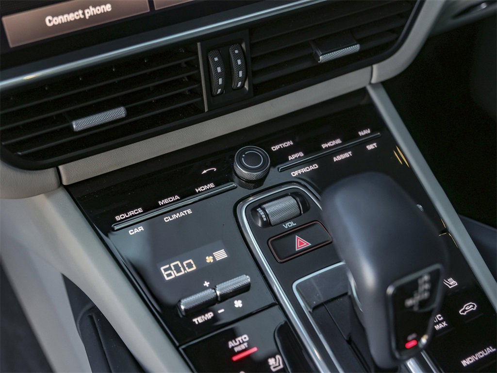 Certified 2023 Porsche Cayenne Platinum Edition image 25