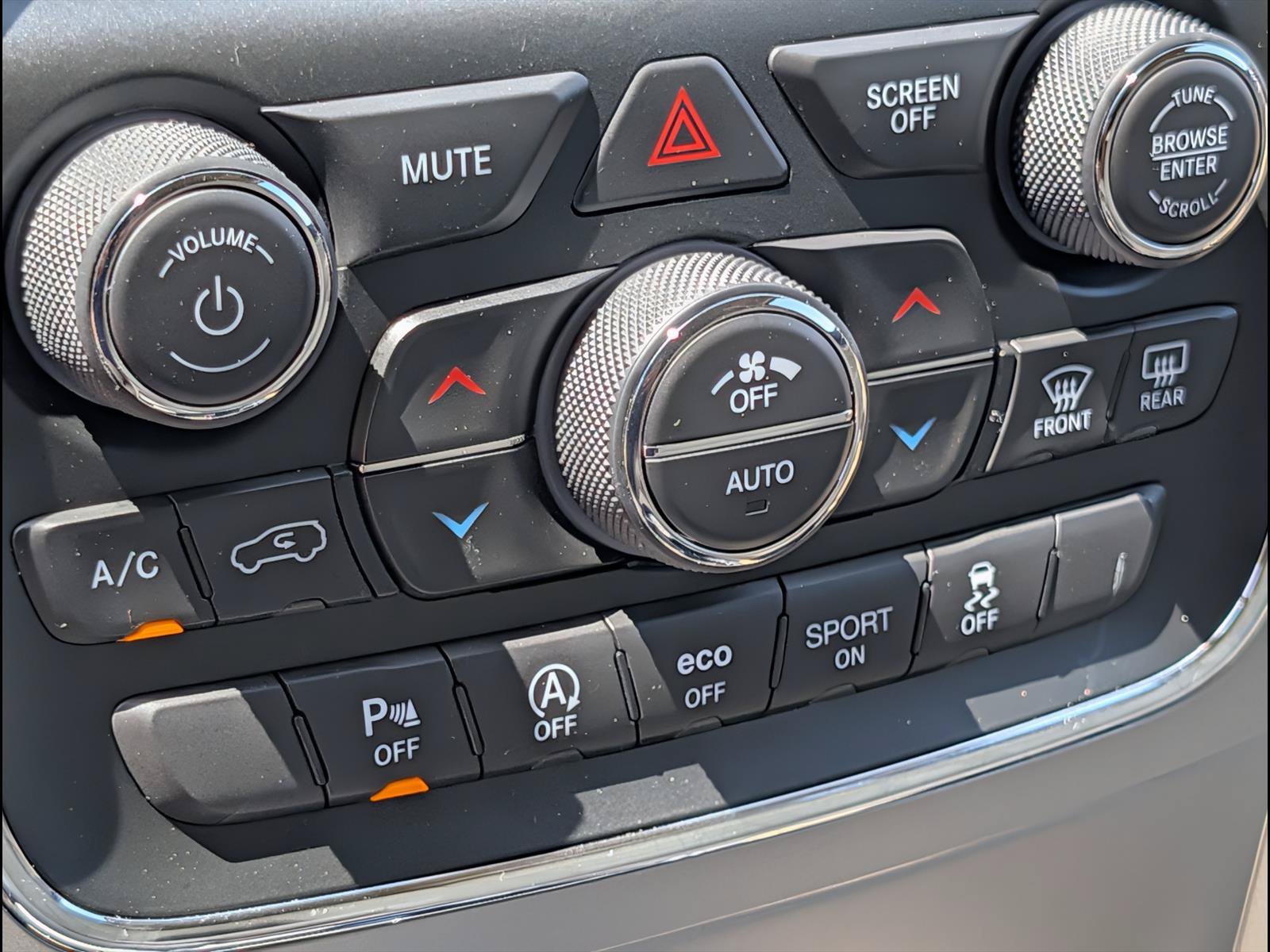 Used 2018 Jeep Grand Cherokee Limited w/ Luxury Group II RWD image 14