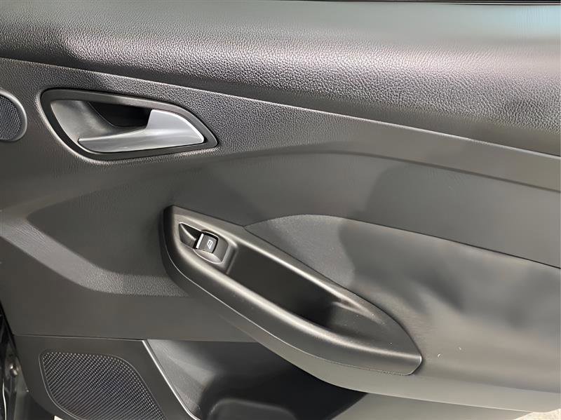 Used 2017 Ford Focus Titanium w/ Titanium Technology Package image 13
