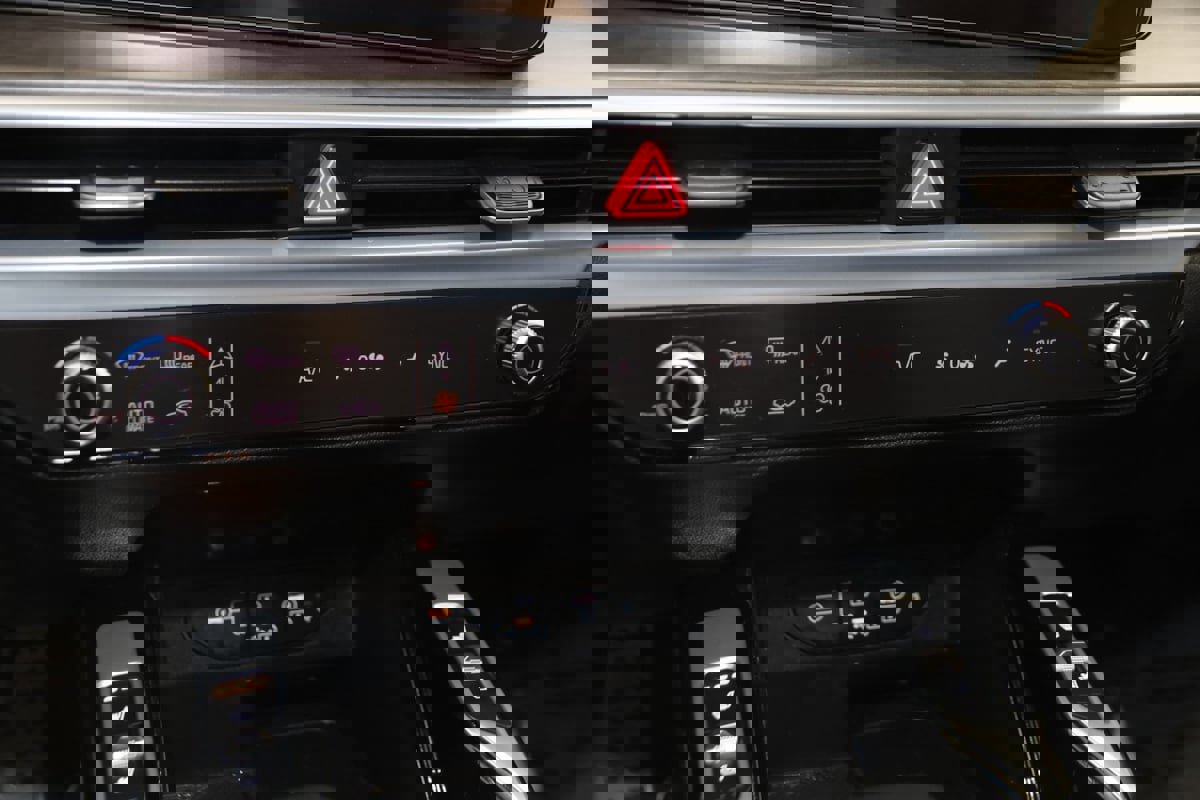 Used 2025 Kia Sorento SX image 31