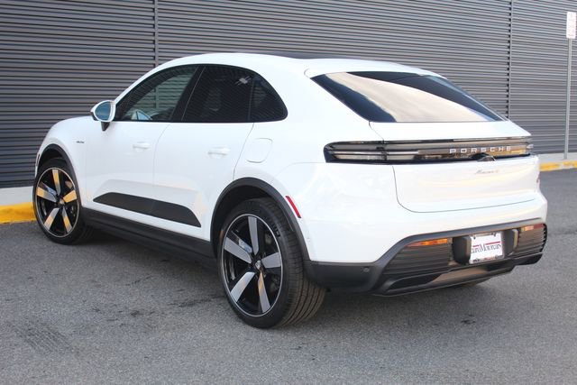 New 2026 Porsche Macan 4 Electric image 3