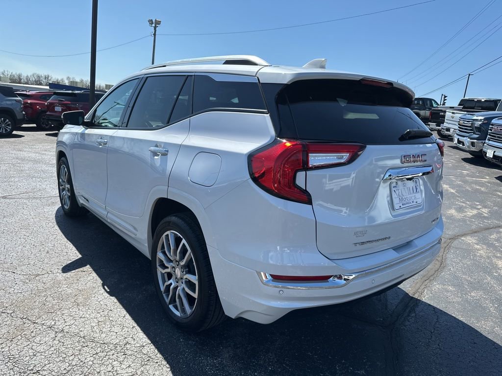 Used 2024 GMC Terrain Denali w/ Denali Premium Package image 5