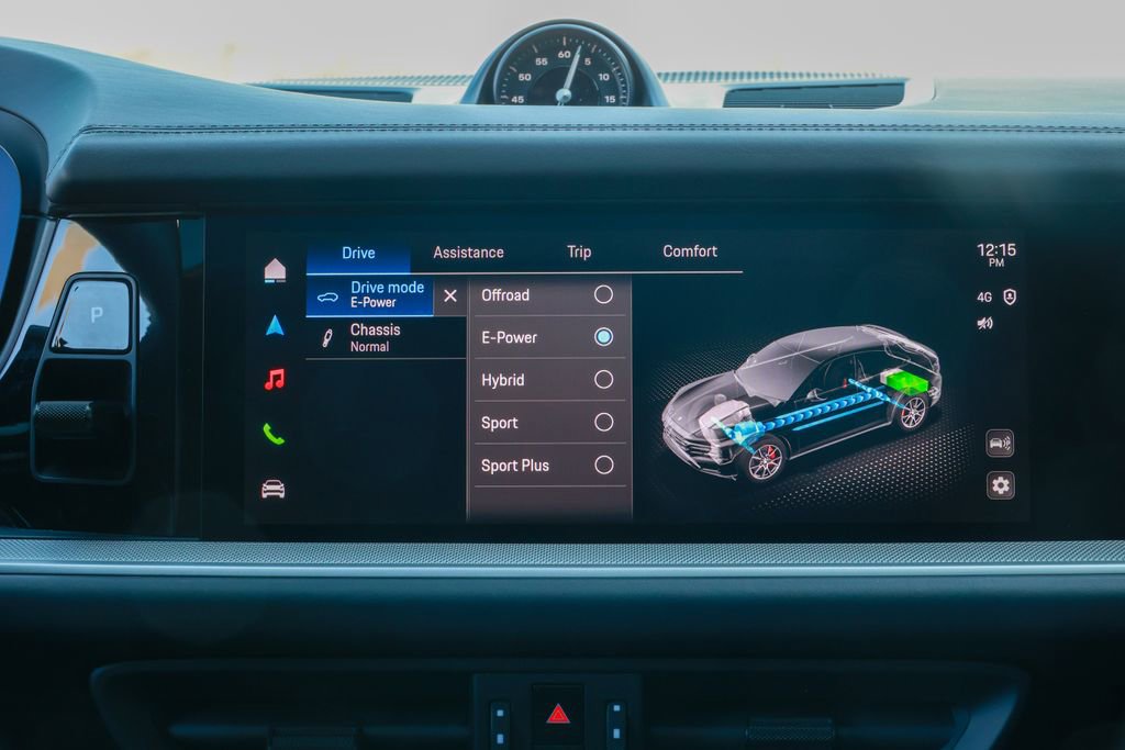 Certified 2025 Porsche Cayenne E-Hybrid Coupe image 40