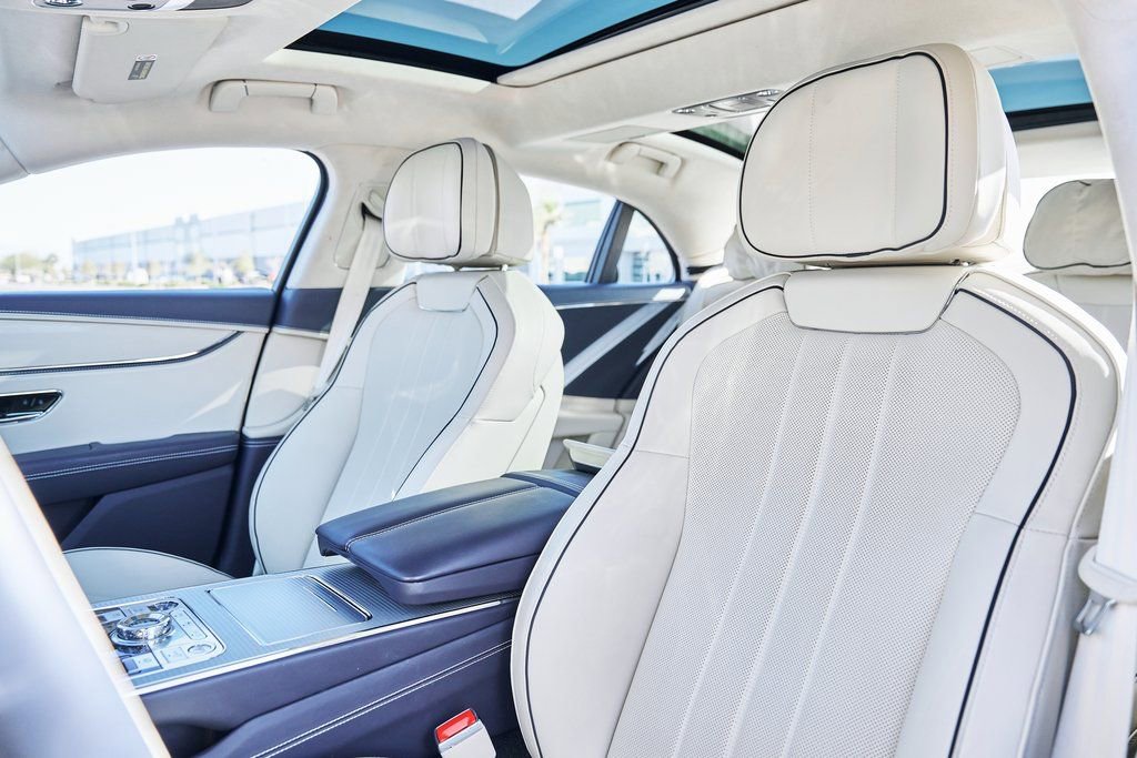 Used 2024 Bentley Flying Spur V8 image 42