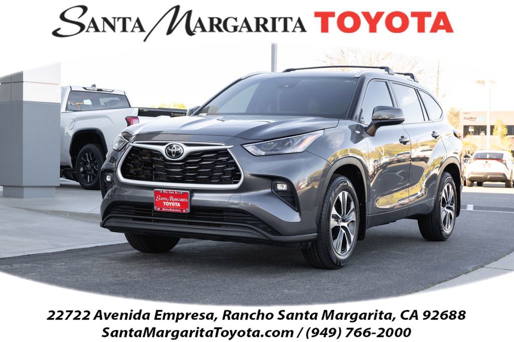 Certified 2024 Toyota Highlander XLE image 1