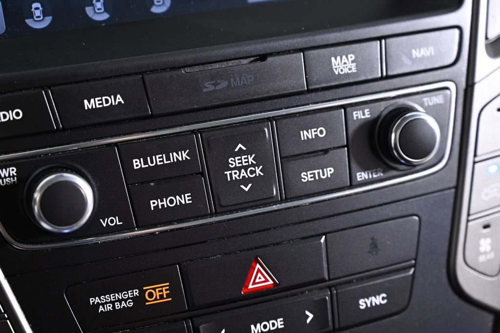 Used 2018 Hyundai Santa Fe Limited FWD image 19