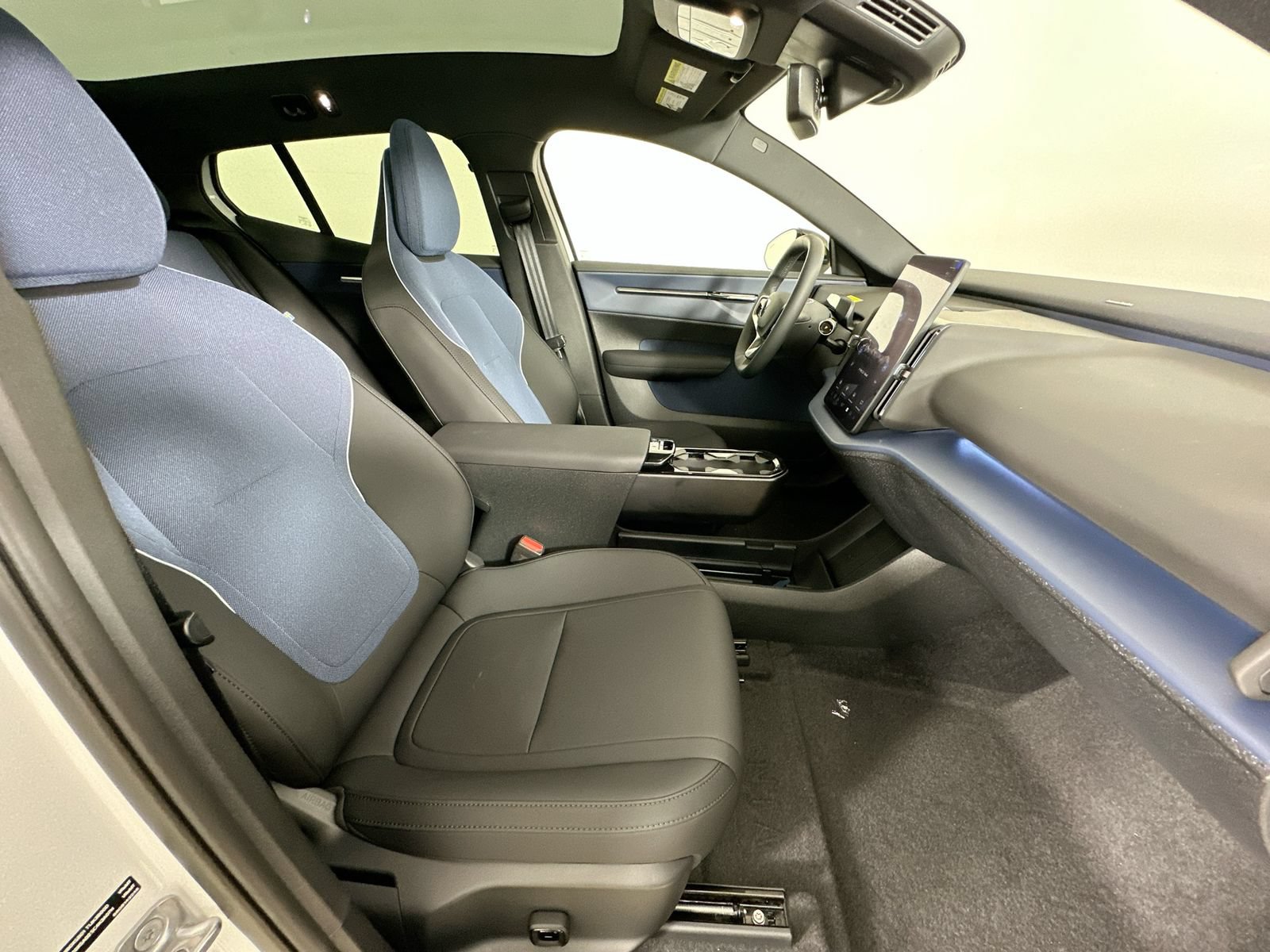 New 2026 Volvo EX30 Ultra w/ Protection Package AWD/4WD image 39