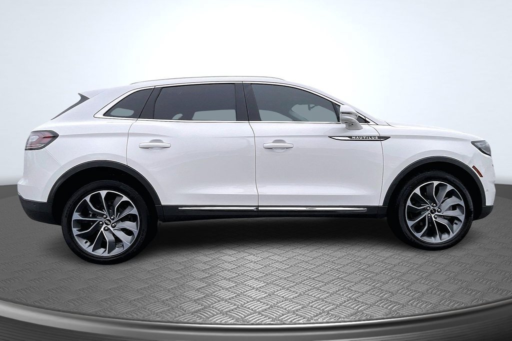 Certified 2023 Lincoln Nautilus Reserve w/ Equipment Group 201A AWD/4WD image 4