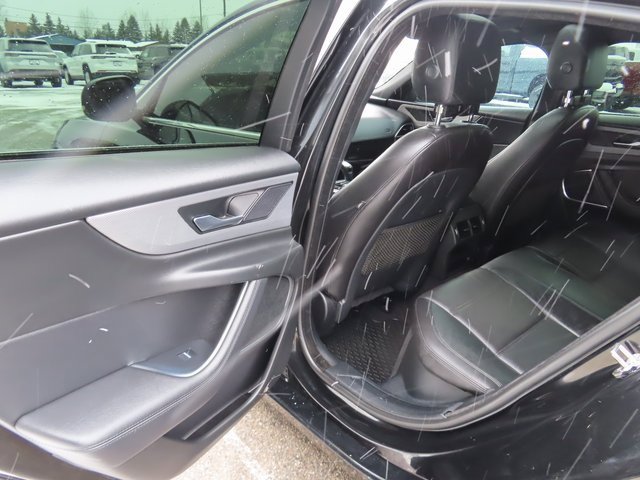 Used 2020 Jaguar XE S image 21