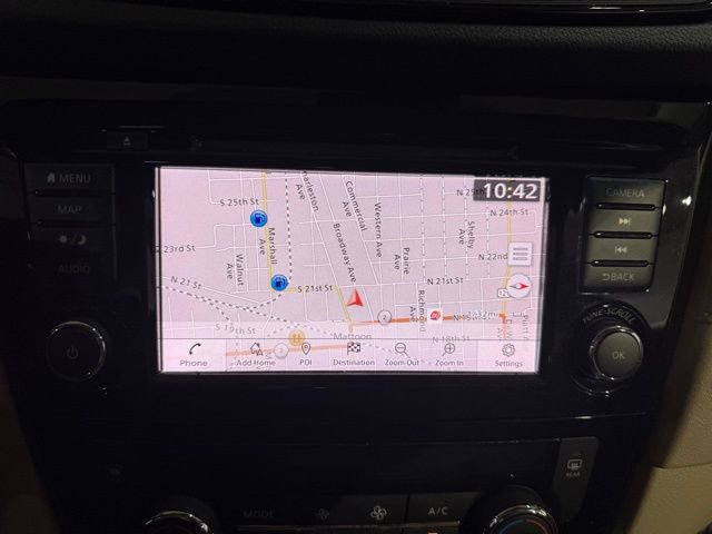 Used 2020 Nissan Rogue SV w/ Premium Package image 2