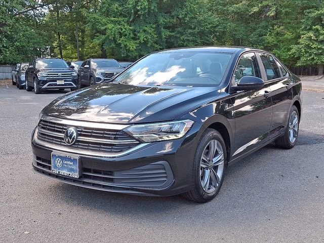 Certified 2023 Volkswagen Jetta SE image 4