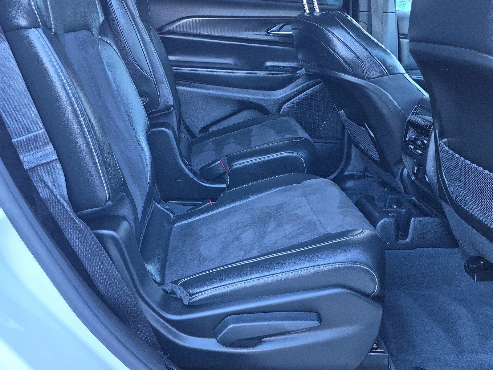 Used 2023 Jeep Grand Cherokee L Laredo RWD image 7