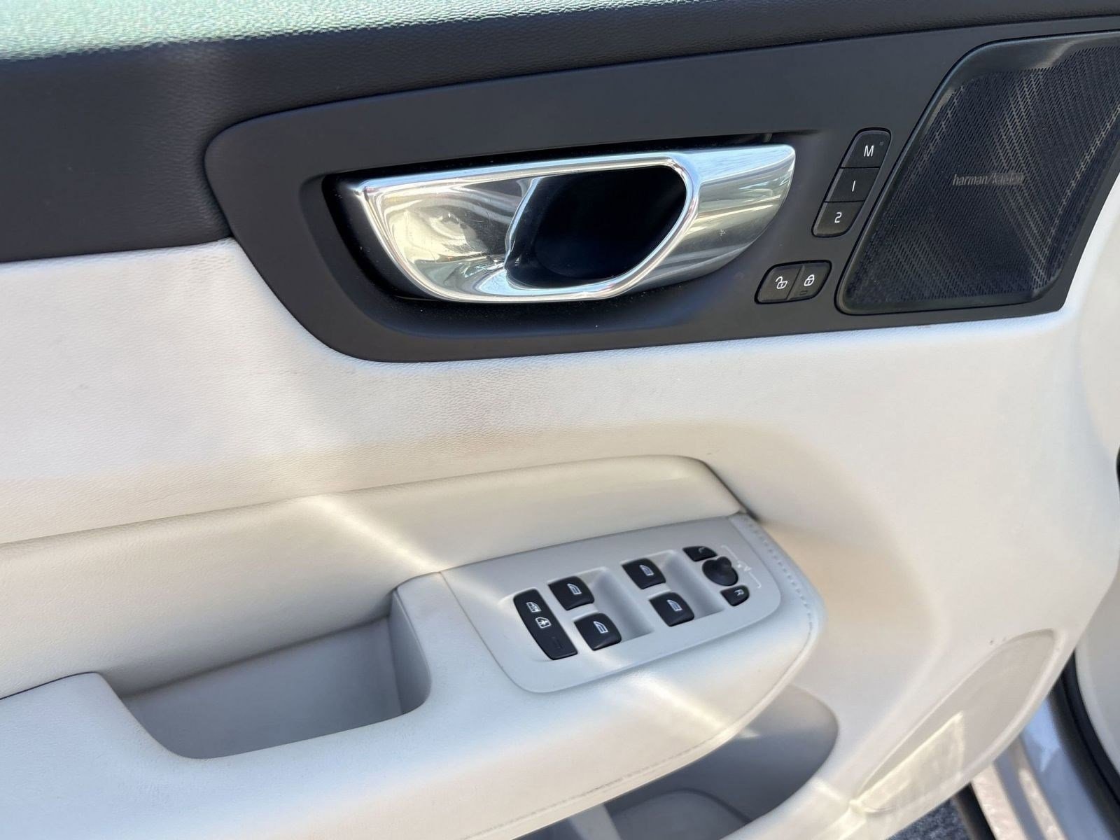 Used 2023 Volvo XC60 B5 Ultimate w/ Climate Package image 13