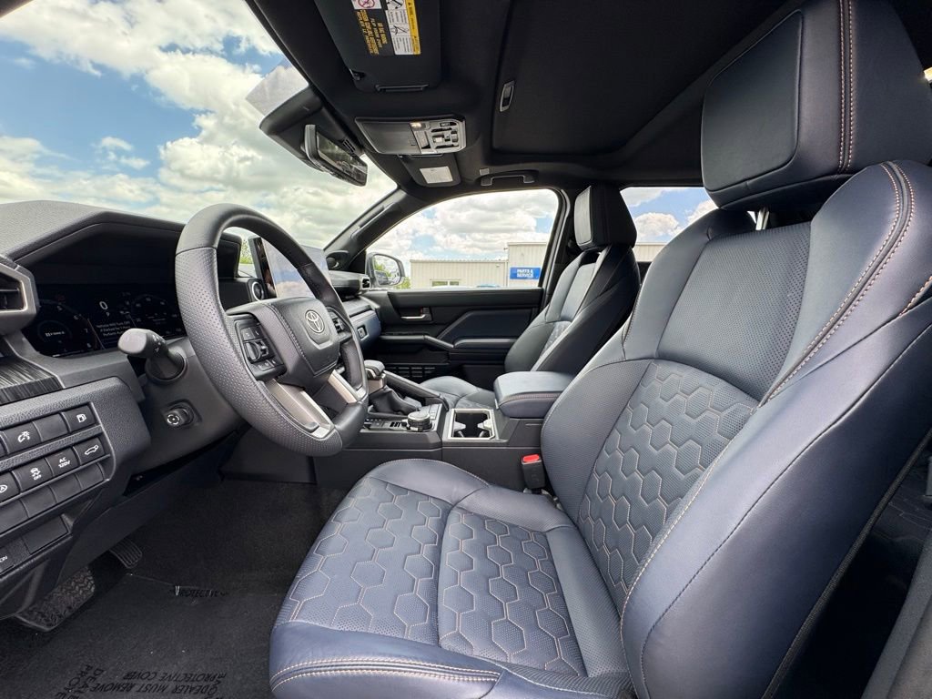 Used 2025 Toyota 4Runner 4WD image 18