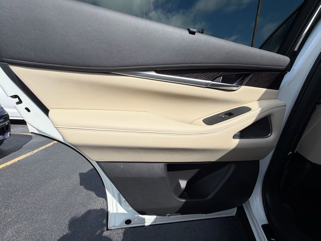 Used 2024 INFINITI QX60 Sensory w/ Vision Package image 15