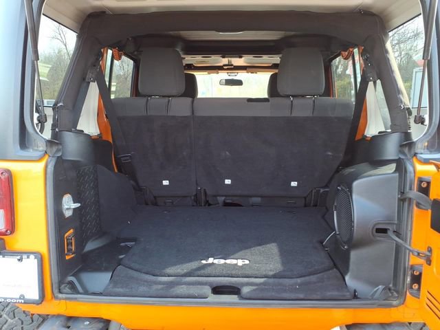 Used 2012 Jeep Wrangler Unlimited Sahara AWD/4WD image 26