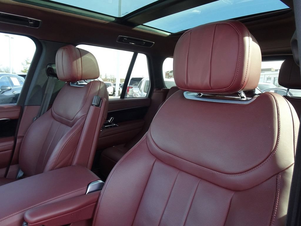 Used 2024 Land Rover Range Rover SE AWD/4WD image 12