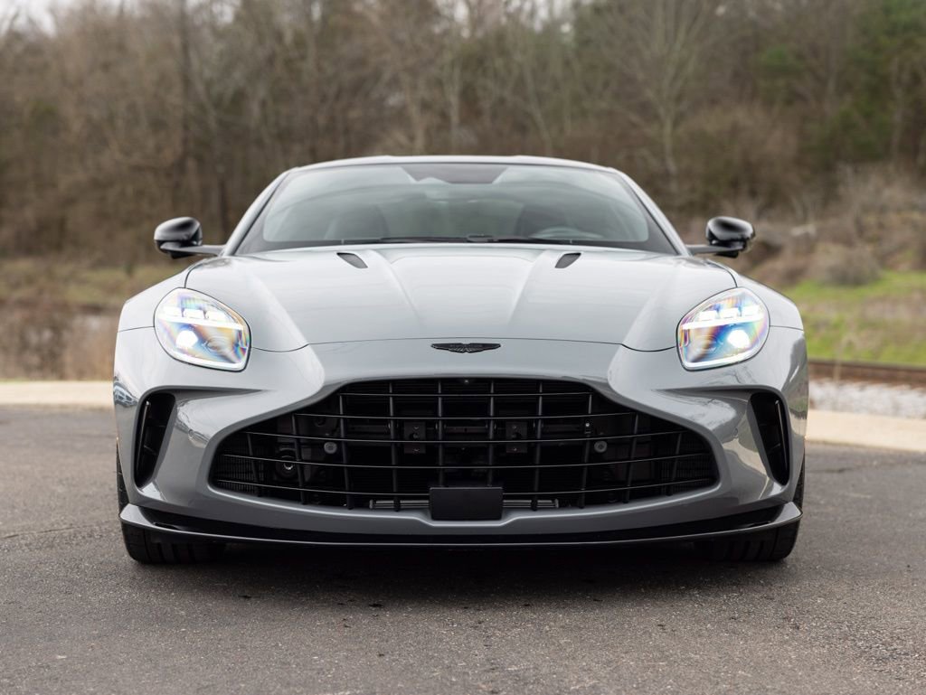 Used 2025 Aston Martin V8 Vantage Coupe image 12