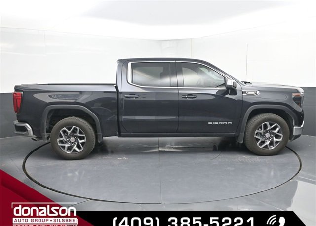 New 2026 GMC Sierra 1500 SLE image 2