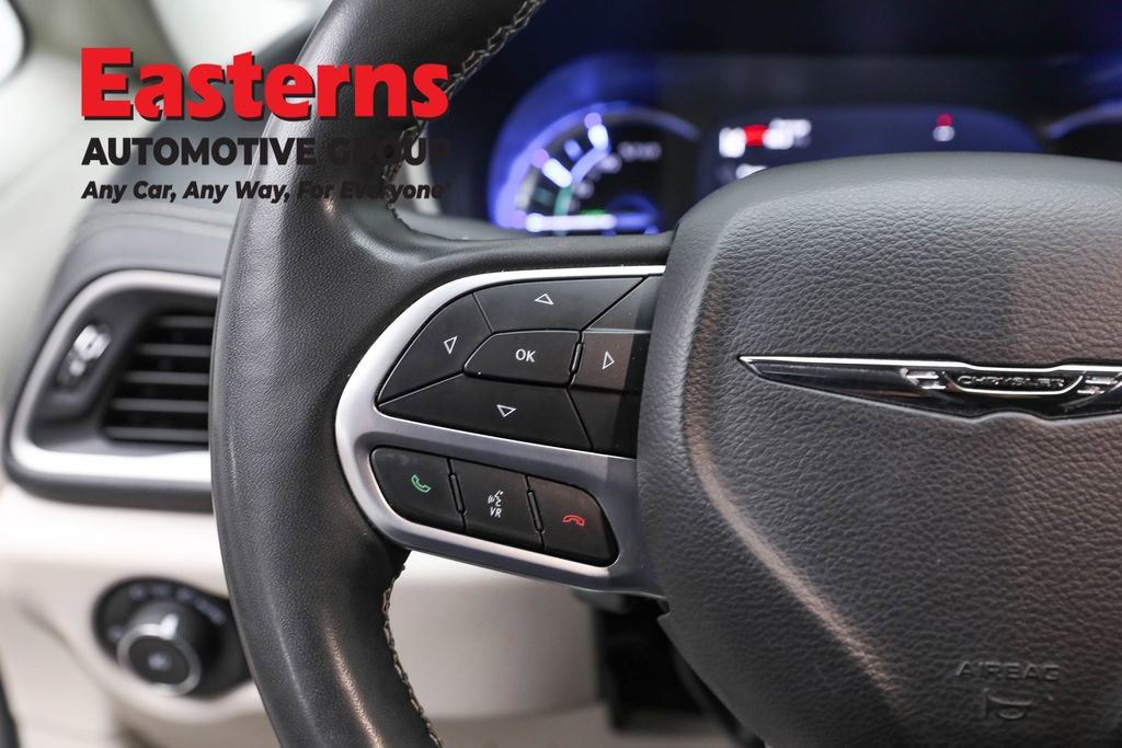 Used 2022 Chrysler Pacifica Touring-L image 15