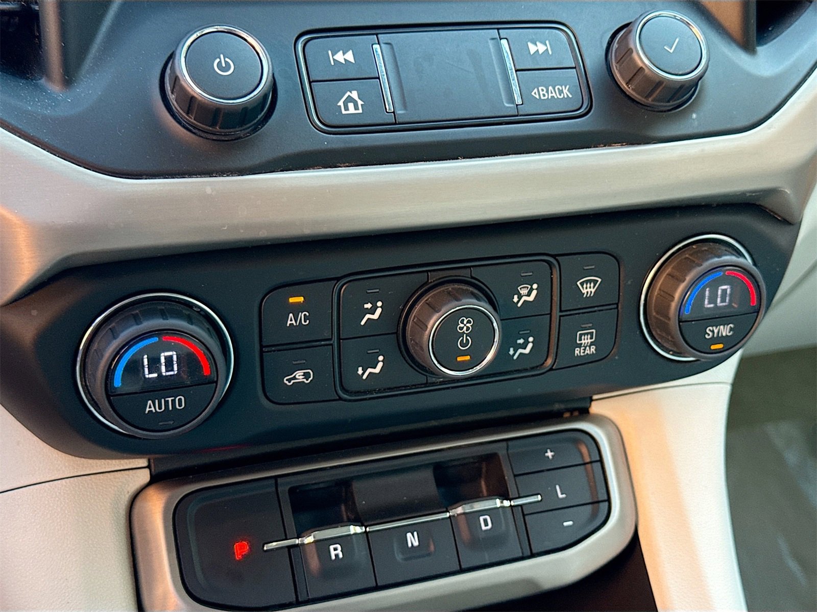 Used 2022 GMC Acadia Denali w/ Denali Ultimate Package image 15