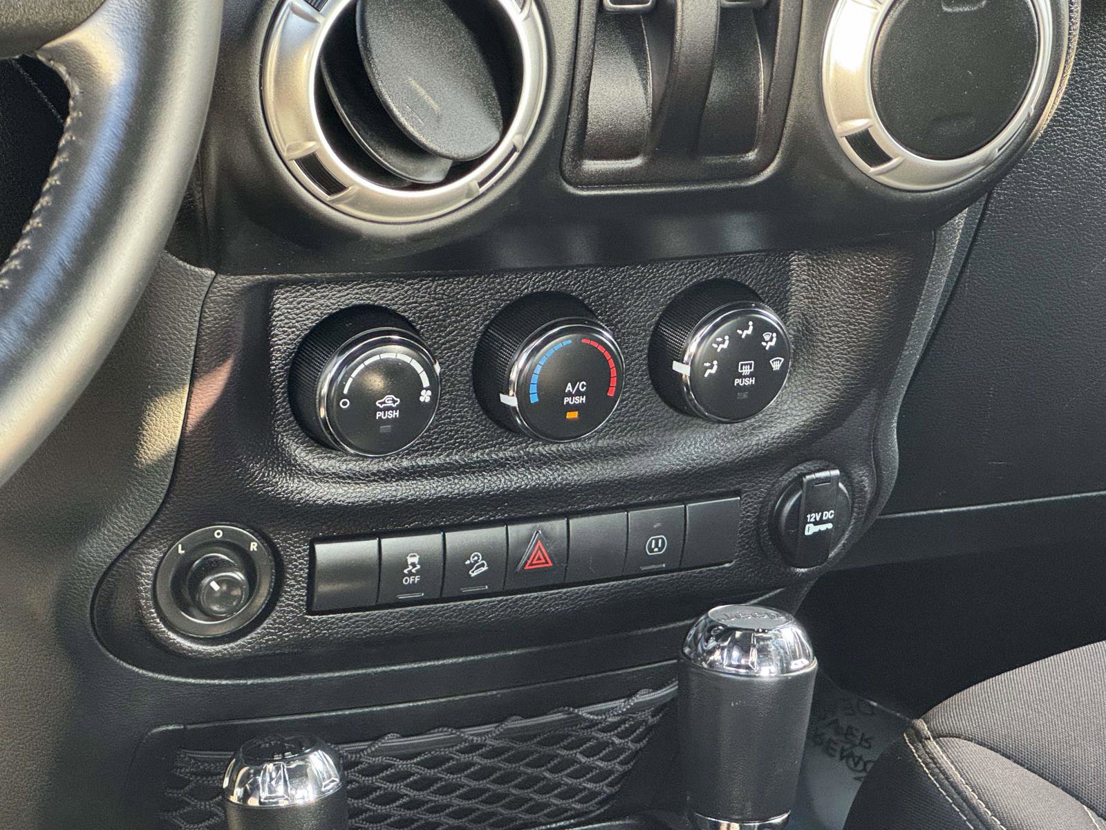 Used 2017 Jeep Wrangler Rubicon w/ Power Convenience Group image 4