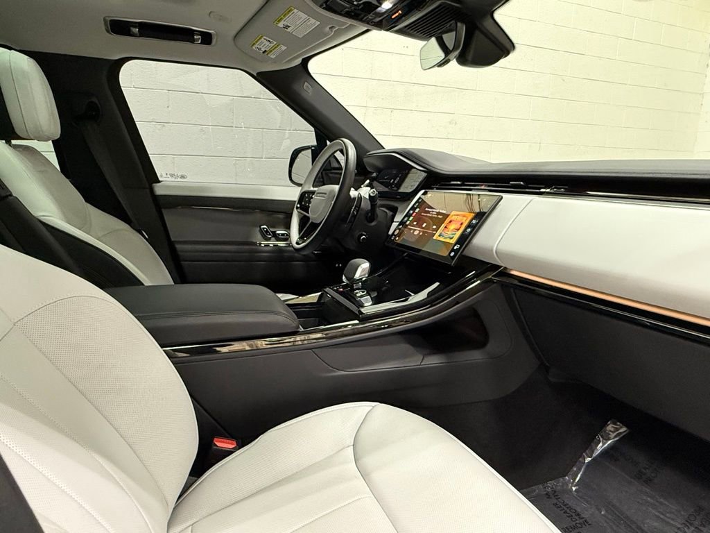 Used 2025 Land Rover Range Rover Sport Dynamic SE AWD/4WD image 41