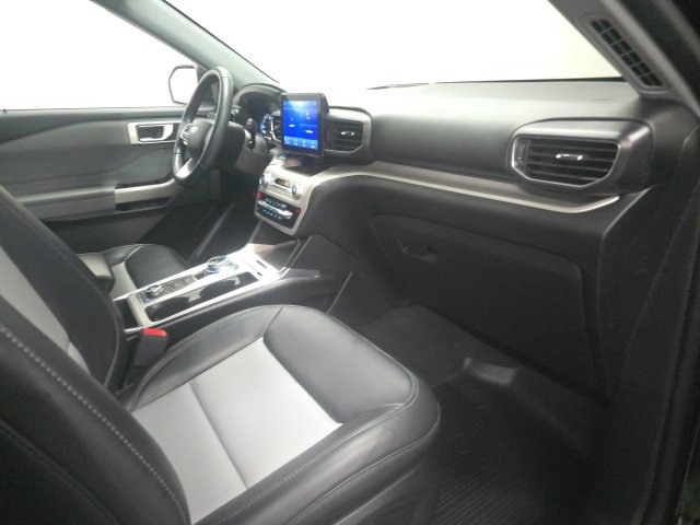 Used 2023 Ford Explorer XLT w/ Equipment Group 202A image 4