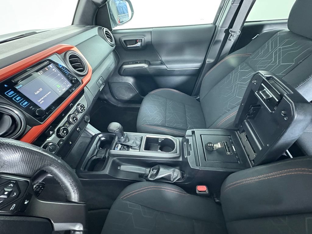 Used 2017 Toyota Tacoma TRD Off-Road w/ Tow Package (A/T) AWD/4WD image 24