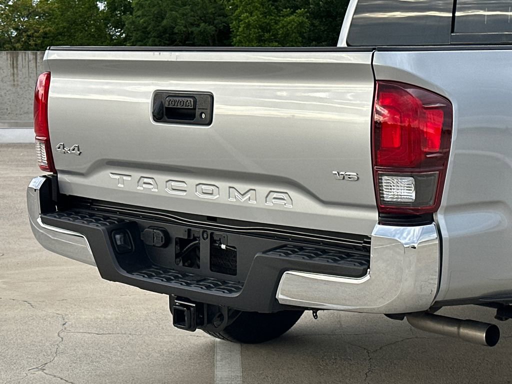 Used 2023 Toyota Tacoma SR5 AWD/4WD image 5