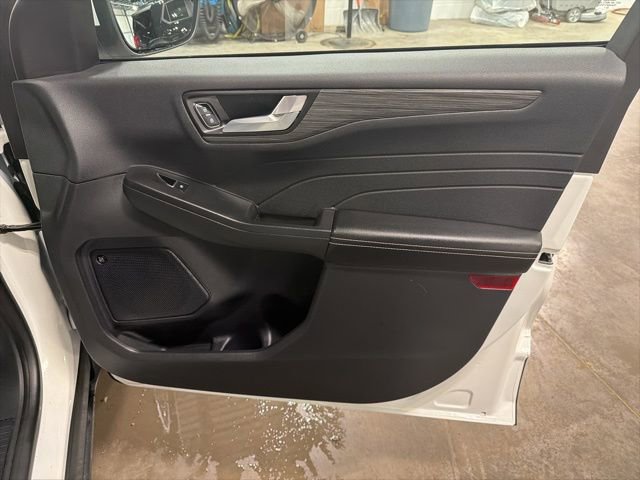 Used 2024 Ford Escape SE w/ PHEV Premium Package image 17