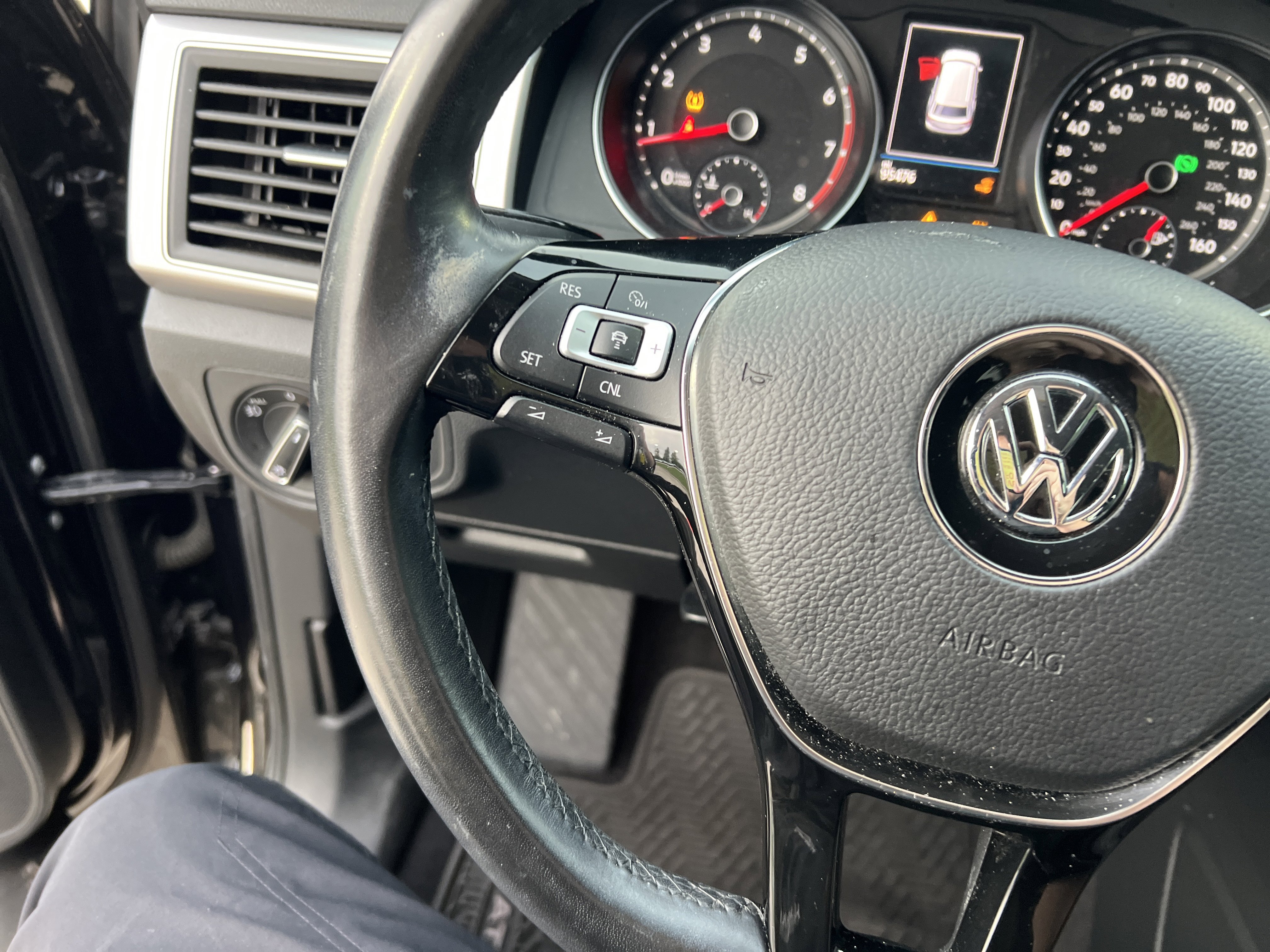 Used 2018 Volkswagen Atlas SE FWD image 17