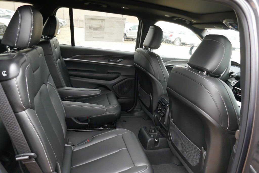 New 2025 Jeep Grand Cherokee L Limited image 11