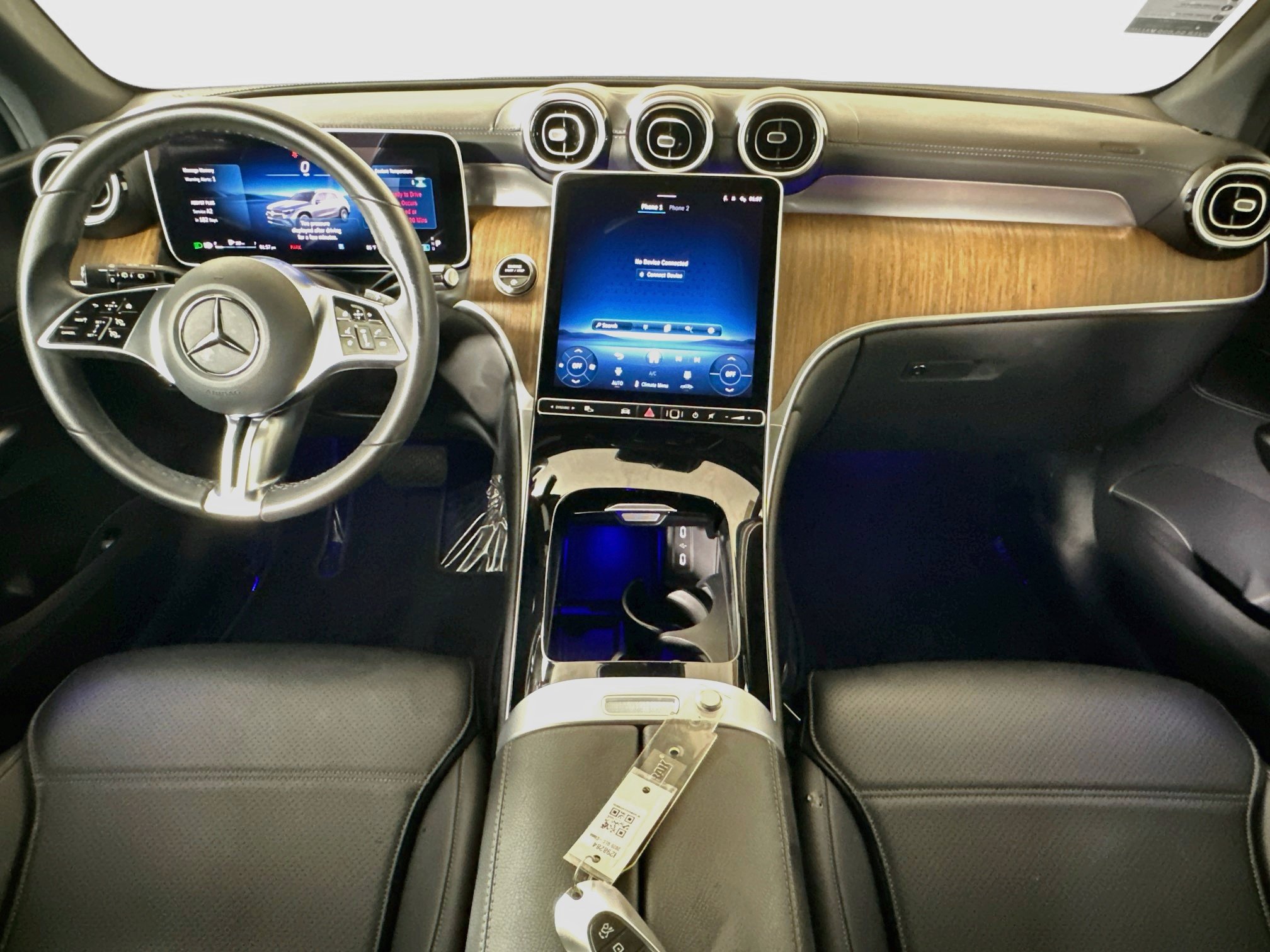 Used 2025 Mercedes-Benz GLC 300 4MATIC image 27