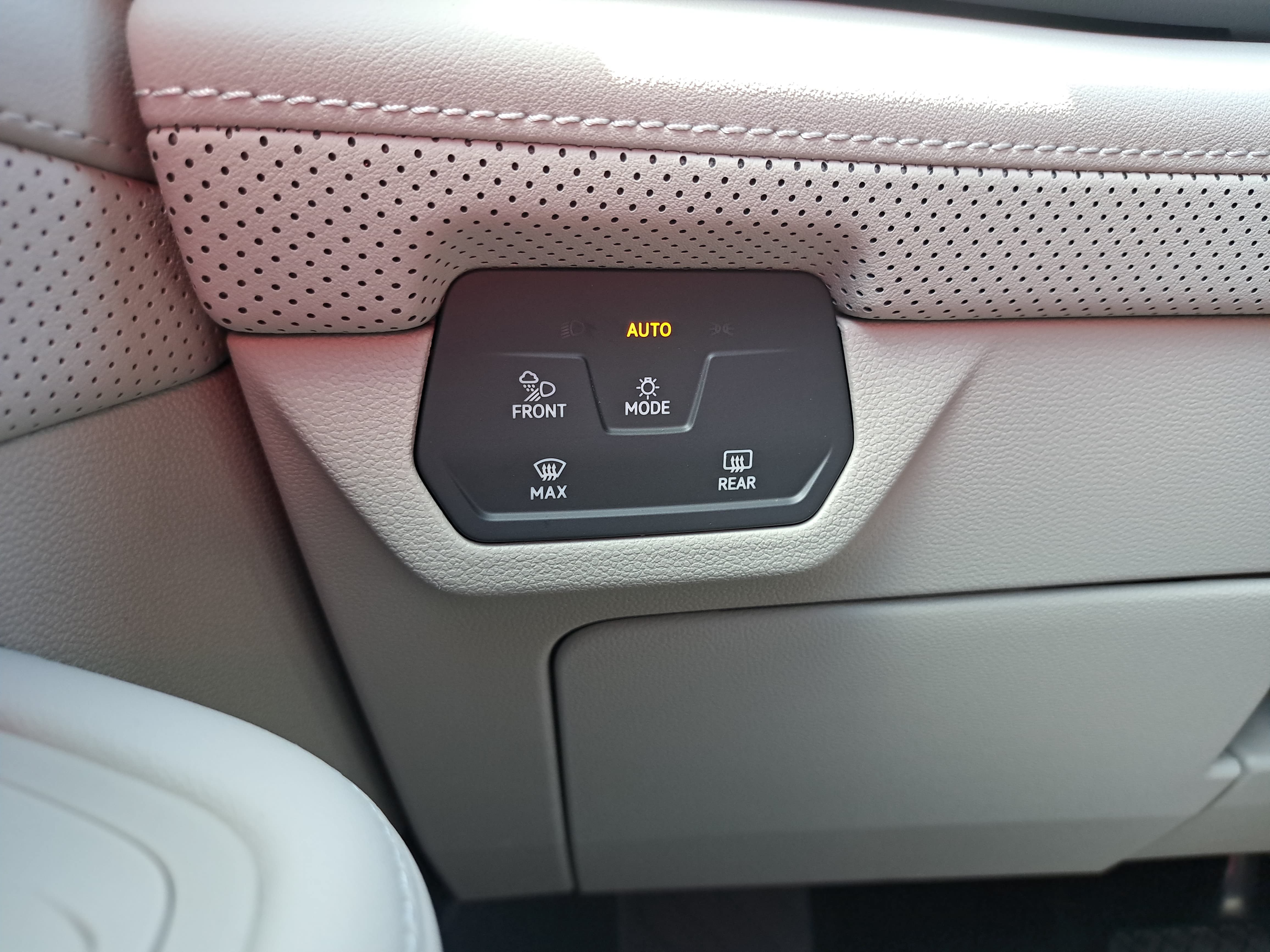 New 2026 Volkswagen Atlas SE FWD image 27