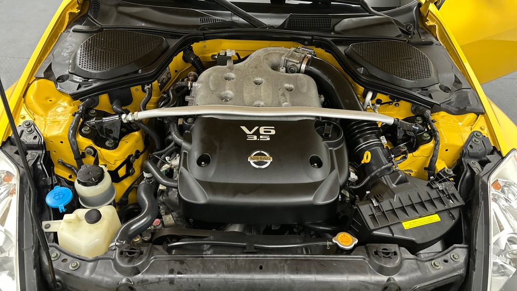 Used 2005 Nissan 350Z Touring image 11