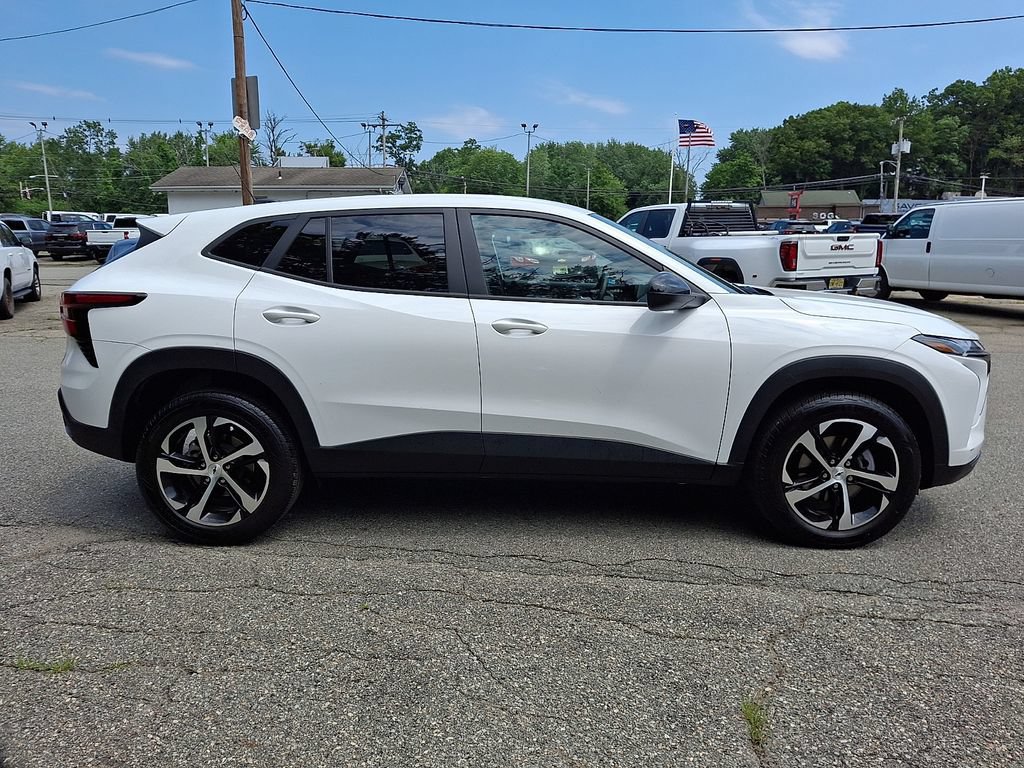 Used 2024 Chevrolet Trax RS FWD image 8