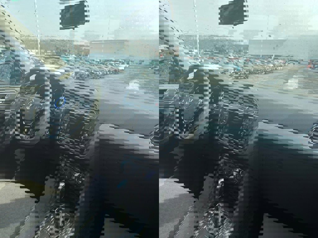 Used 2020 Volkswagen Tiguan S image 17