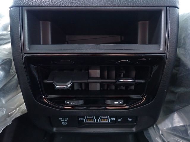 New 2025 Jeep Grand Cherokee Limited w/ Black Appearance Package image 14