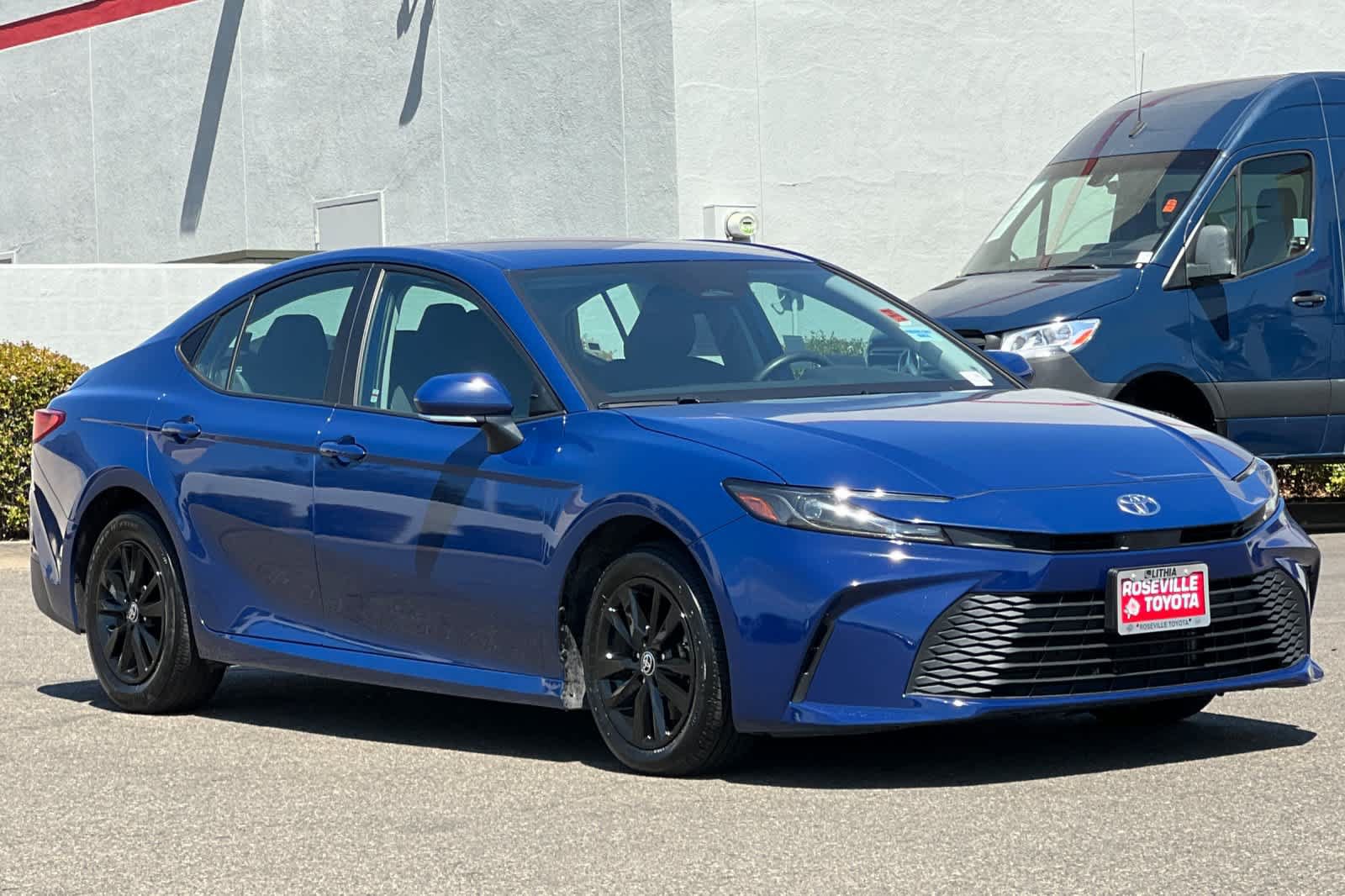 Used 2025 Toyota Camry LE FWD image 5