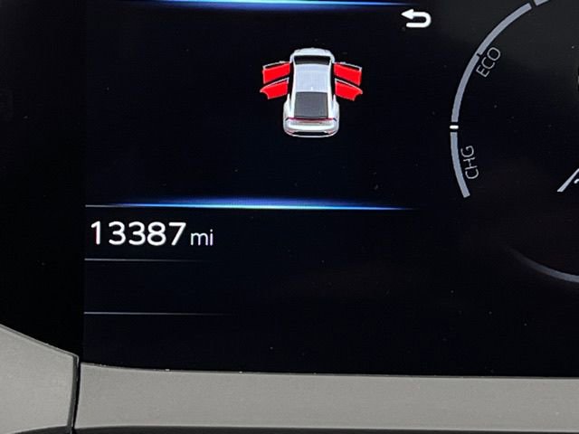 Used 2024 Toyota Prius XLE FWD image 17