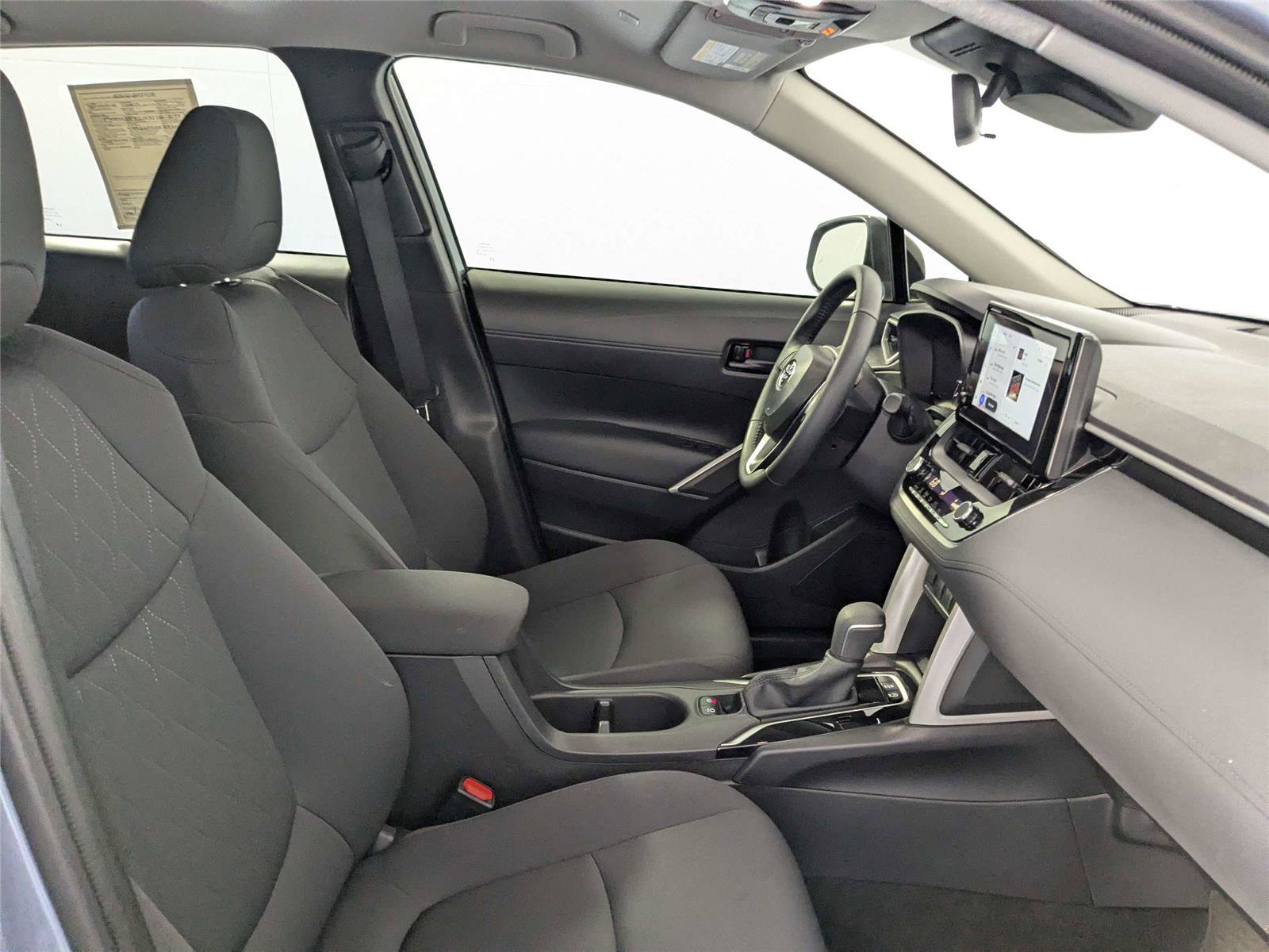 Certified 2025 Toyota Corolla Cross LE image 25