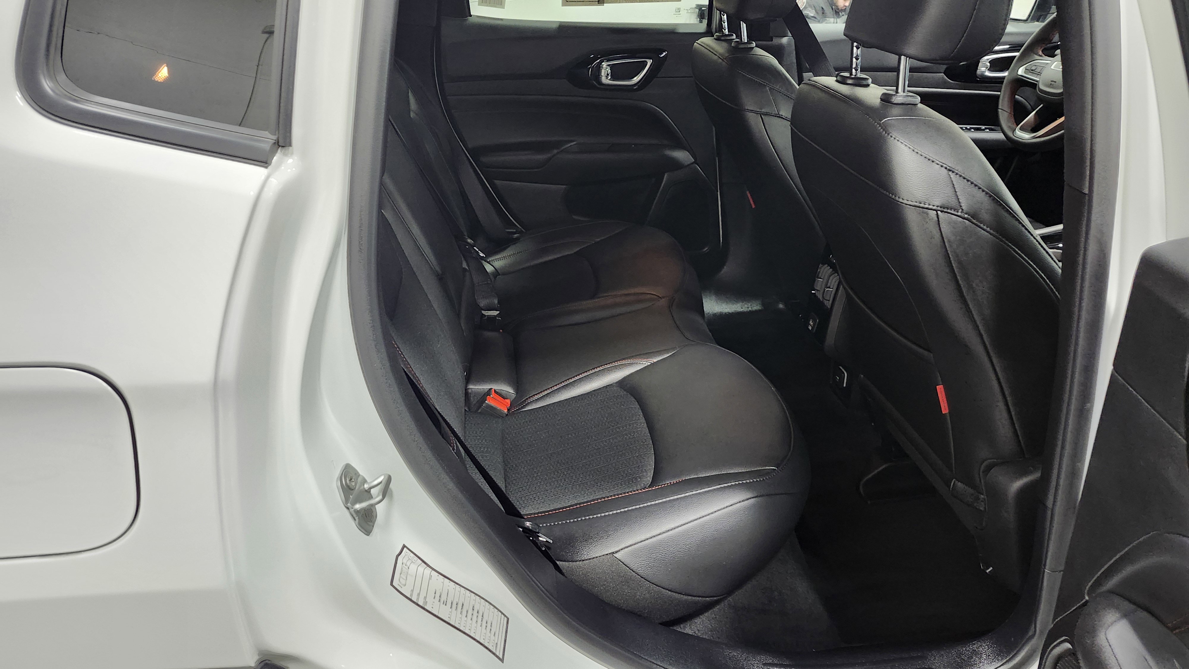 Used 2025 Jeep Compass Trailhawk image 20