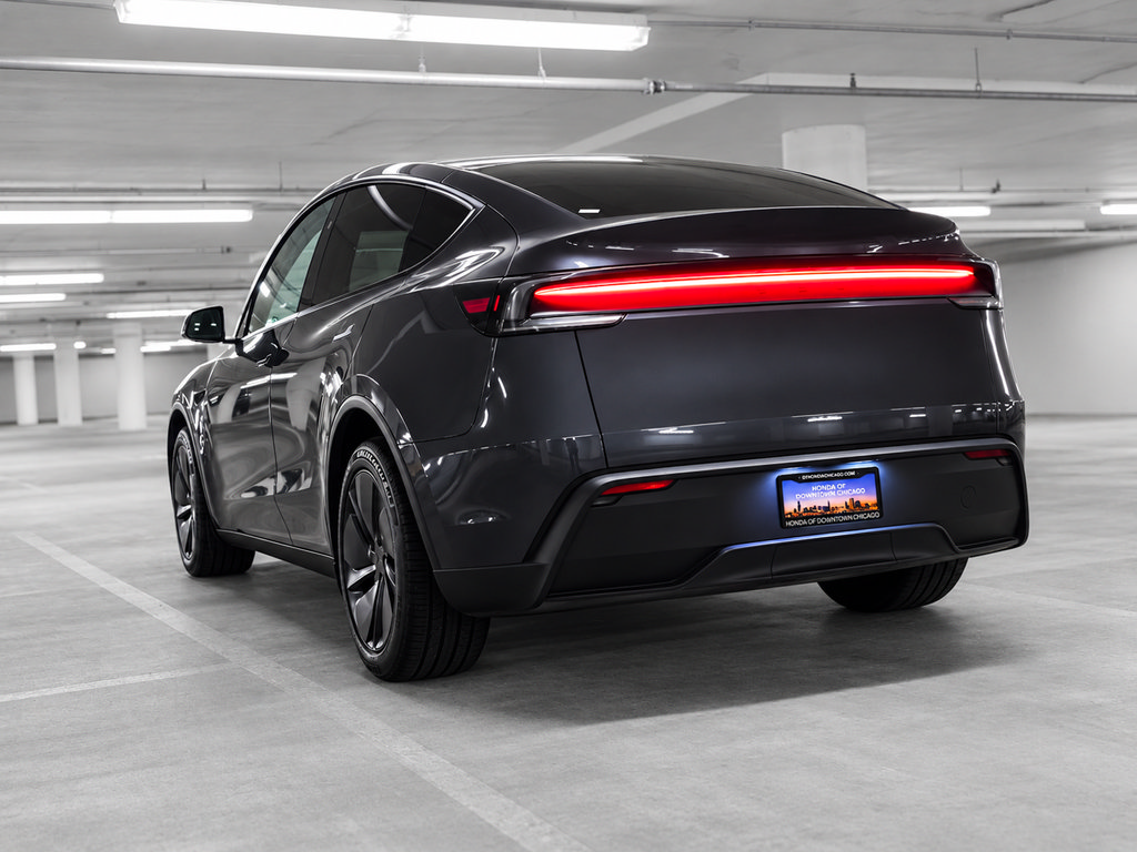 Used 2026 Tesla Model Y 2WD image 5