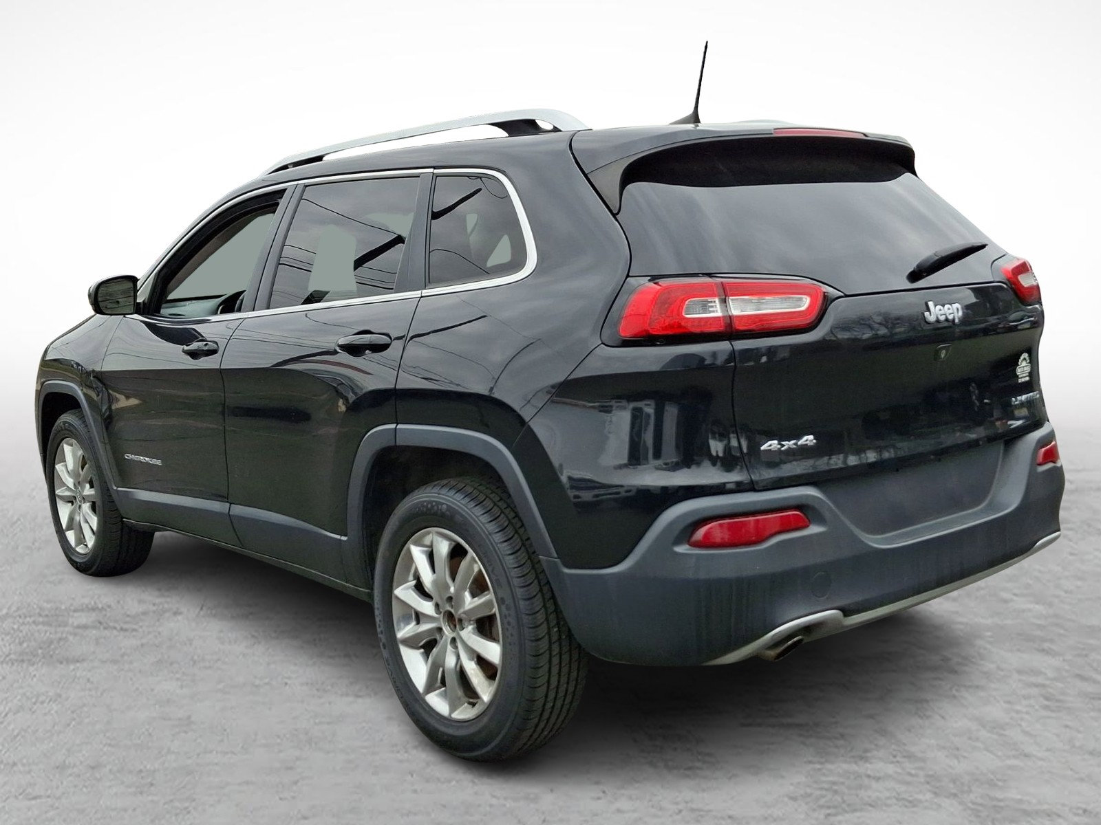 Used 2016 Jeep Cherokee Limited image 4