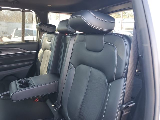 Certified 2022 Jeep Grand Cherokee Overland w/ Luxury Tech Group IV image 17