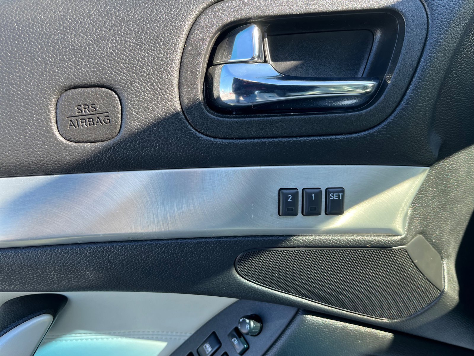 Used 2011 INFINITI G37 w/ Premium Pkg image 17