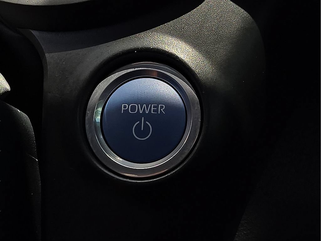 Used 2023 Toyota Sienna XSE FWD image 18