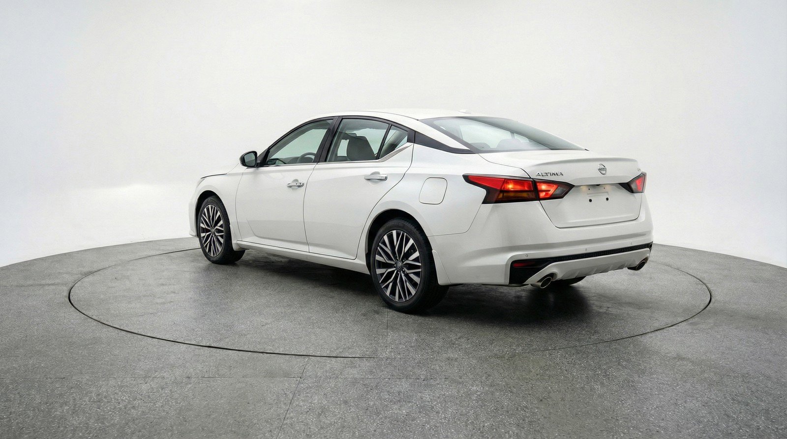 Used 2025 Nissan Altima 2.5 SV image 6