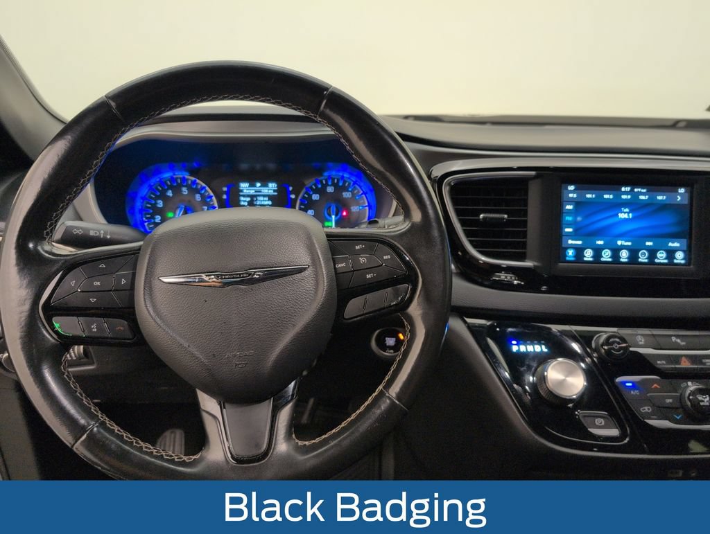 Used 2020 Chrysler Pacifica Touring w/ S Appearance Package FWD image 22